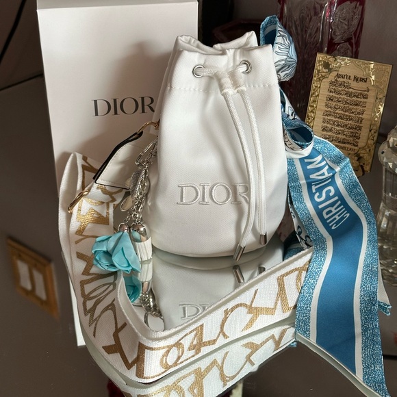 Dior - Picture 1 of 16